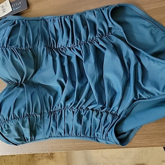 Swimsuit - Picture 2 of 4